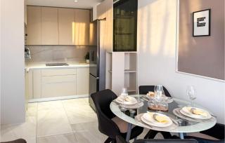Gorgeous Apartment In Split With House A Panoramic View - 9