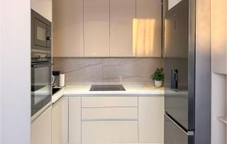Gorgeous Apartment In Split With House A Panoramic View - 5