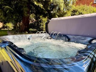 Luxury Grand Victorian Hot Tub Stunning Garden - 4