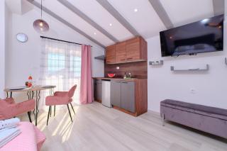 Nikolina - Luxury Studio apartment with private parking, near sea - 5