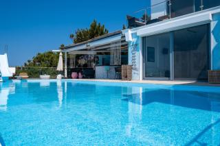 Icarus Luxury Beachfront Villa - 8