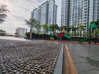Minimalist Homestay Meridin Bayvue 3 bedrooms Apartment - 1