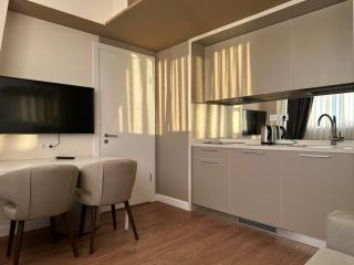 Luxury Sea View Aparthotel Batumi - 2