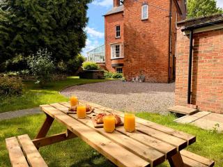 Luxury Grand Victorian Hot Tub Stunning Garden - 3