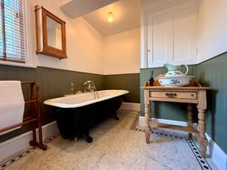 Luxury Grand Victorian Hot Tub Stunning Garden - 1