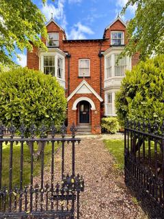 Luxury Grand Victorian Hot Tub Stunning Garden - 2