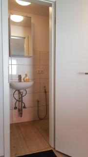 Rennovated - 1 Bed fully Furnished next to U-bahn - 7