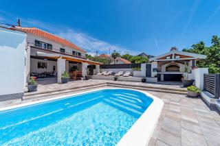 Holiday Home Luce with Pool - Happy Rentals - 9