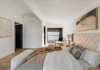 Freshly Built Near Universal Studios and Hollywood - Private Garage and Driveway Parking Near Sofi Stadium - 8
