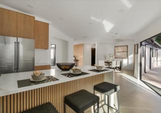 Freshly Built Near Universal Studios and Hollywood - Private Garage and Driveway Parking Near Sofi Stadium - 9