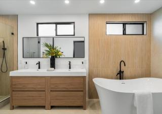 Freshly Built Near Universal Studios and Hollywood - Private Garage and Driveway Parking Near Sofi Stadium - 2