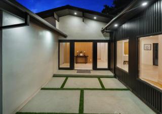 Freshly Built Near Universal Studios and Hollywood - Private Garage and Driveway Parking Near Sofi Stadium - 3