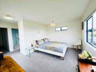 La Maison Bleu - Mangawhai Heads Holiday Home - 1