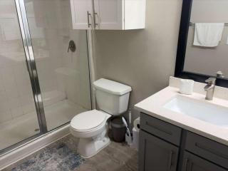 Sunny 2BR Magnolia Escape Pool Gym & Location - 2