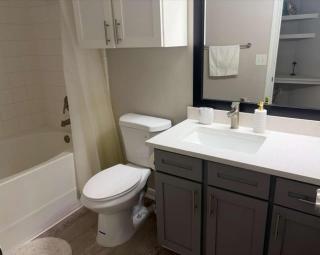 Sunny 2BR Magnolia Escape Pool Gym & Location - 4