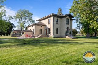 Historic 1868 Farmhouse Kettle Moraine Getaway - 5