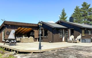 Pet Friendly Home In Fossdal With House A Mountain View - 8