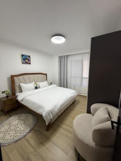Modern 2BR Westlands, Walk to Sarit, Pool, Gym - 9