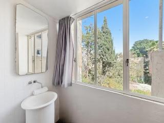 City Center Elegant 3 Bedroom & Parking - By Vacay - 1