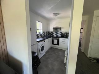 2 bedroom apartment Crawley parking wi-fi Gatwick - 7