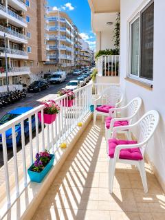 Large & Spacious 3 Bedroom Apt Near the Sea - 1