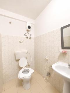 The Sea Facing Hotel Asish Bollywood Premium Near Sea Beach Puri - 8