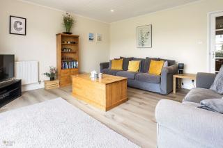 Windrush Lake 88, Waterside - 5