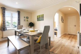 Windrush Lake 88, Waterside - 4