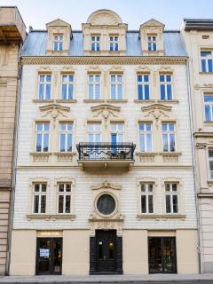 Cozy Architect Old Town Apartment with Orangery - 7