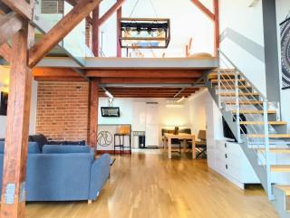Quiet Loft Great for Couples & Family - 0