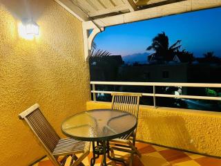 Secure villa in a quiet garden with pool - 8