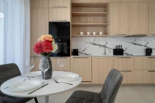 Old Town River Apartaments with Balcony & Parking Wrocław by Noclegi Renters - 2