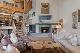 Family-Friendly Ski Escape with Hot Tub - 2
