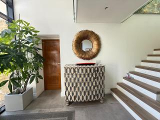 Lovely large modern home in private wooded estate - 5