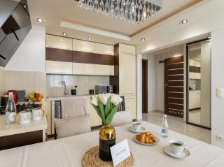 Golden Apartments Warsaw - Best Location in City Center - Grzybowska 5 - 9