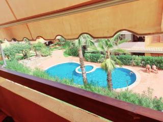 Apartment En Punta Prima con 3 Piscinas, 2 dormitorios,2 baños ,parking y seguridad 24 horas - 0