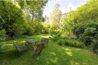 Spacious 3 bedroom flat on Marchmont Road - 0