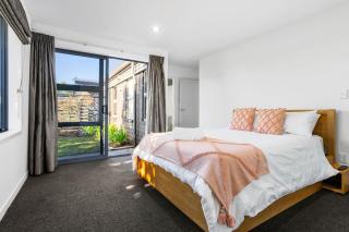 Sun & Surf Stay - Papamoa Holiday Home - 1