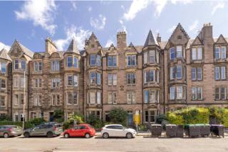 Spacious 3 bedroom flat on Marchmont Road - 8
