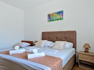 Holiday Home Laura by Interhome - Pridraga - 4