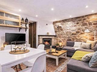 Apartment Jacuzzi- Kamin- Grill und spektakuläre Aussicht by Interhome - 8
