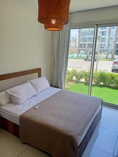 1 Bedroom Lagoon View Marassi - 6