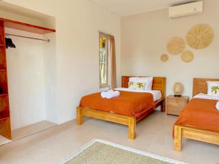 Big Villa with 4 Bedrooms and Private Pool in Ubud - 2