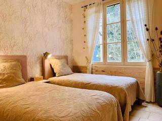 Peaceful Retreat At The Foot Of Black Mountain - 1