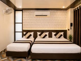 Hotel Pavitri I 5 Min Walk Kashi Vishwanath - 1