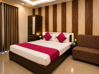Hotel Pavitri I 5 Min Walk Kashi Vishwanath - 0
