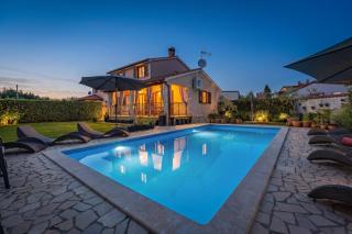 Villa Mia & Iva for 6 plus 2 people near Poreč with private pool & kids playground - pet friendly - 0