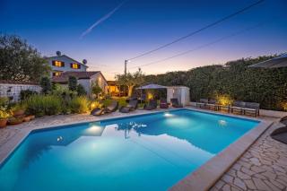Villa Mia & Iva for 6 plus 2 people near Poreč with private pool & kids playground - pet friendly - 6