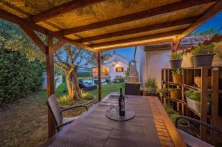 Villa Mia & Iva for 6 plus 2 people near Poreč with private pool & kids playground - pet friendly - 3