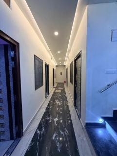 Keshav Vatika Palace - 800 meter Ram Mandir - 3